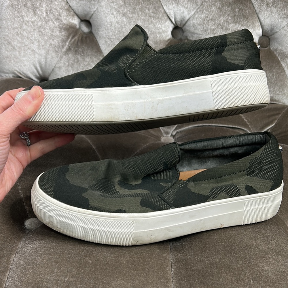 Steve Madden Gills shiny camo slip on shoes - Picture 3 of 7